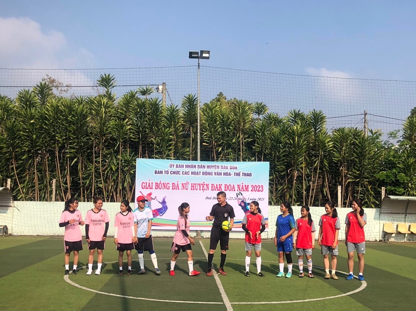 Hơn 70 cầu thủ nữ so tài ở Giải bóng đá nữ huyện Đak Đoa