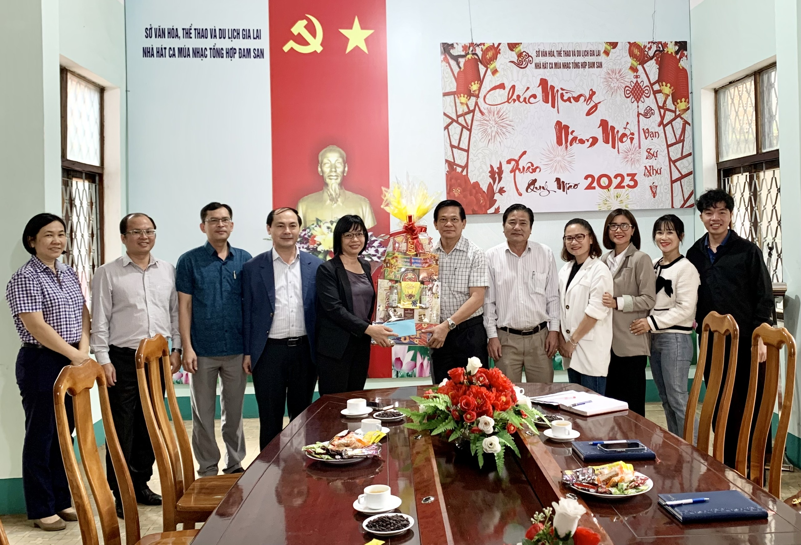 Phó Chủ tịch UBND tỉnh Nguyễn Thị Thanh Lịch thăm, chúc Tết các đơn vị văn hóa