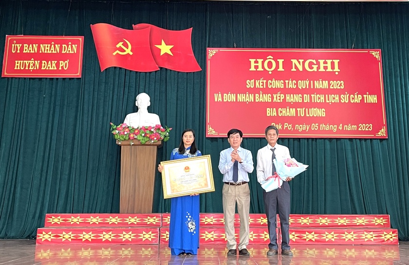 Đak Pơ đón nhận bằng xếp hạng di tích cấp tỉnh Bia Chăm Tư Lương