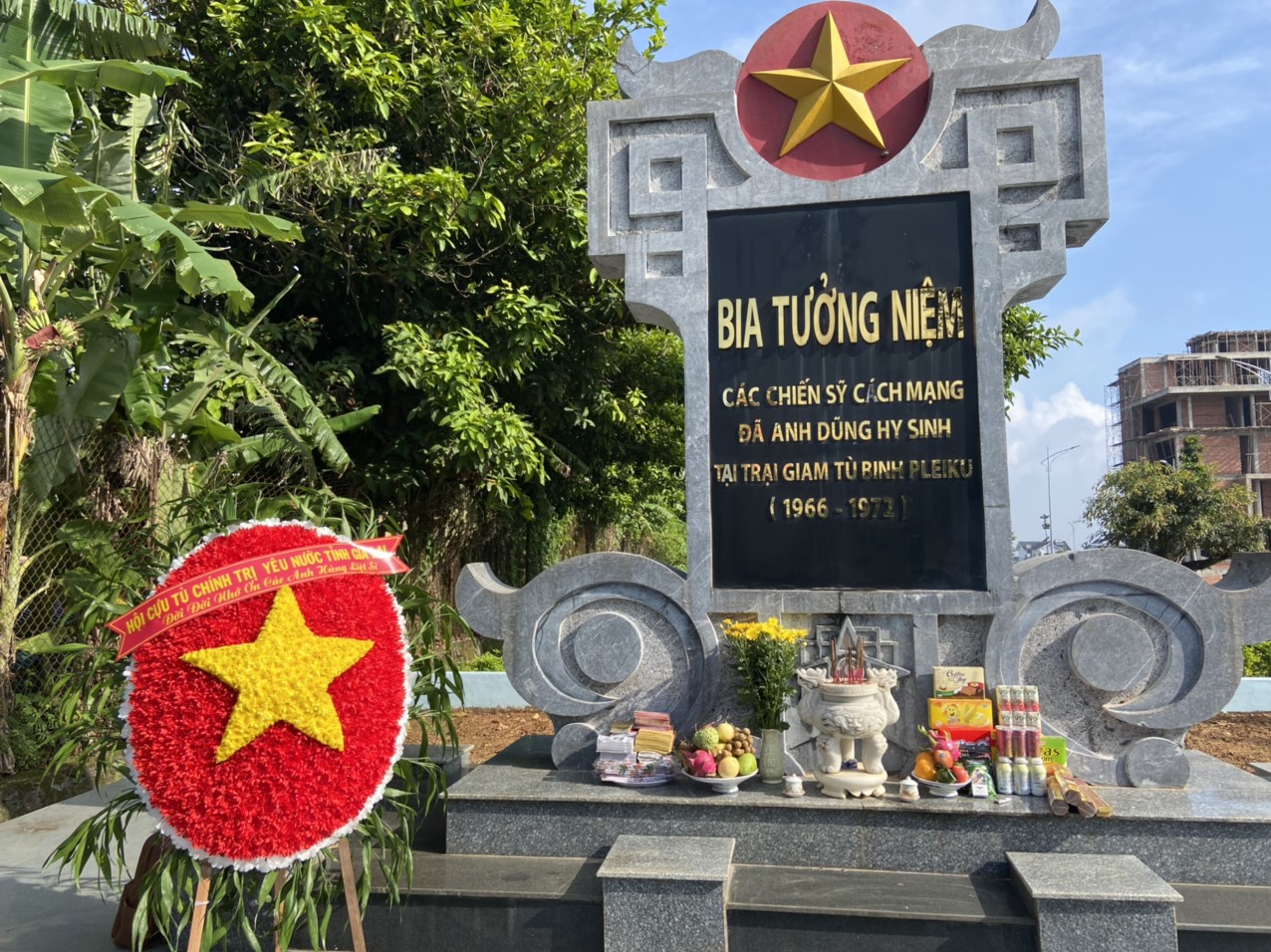 Di tích Bia tưởng niệm các chiến sĩ cách mạng hi sinh  tại Trại giam tù binh Pleiku