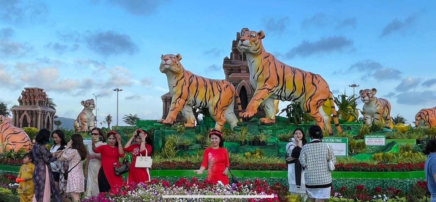 KhanhThanhLinhVatTet2022 01