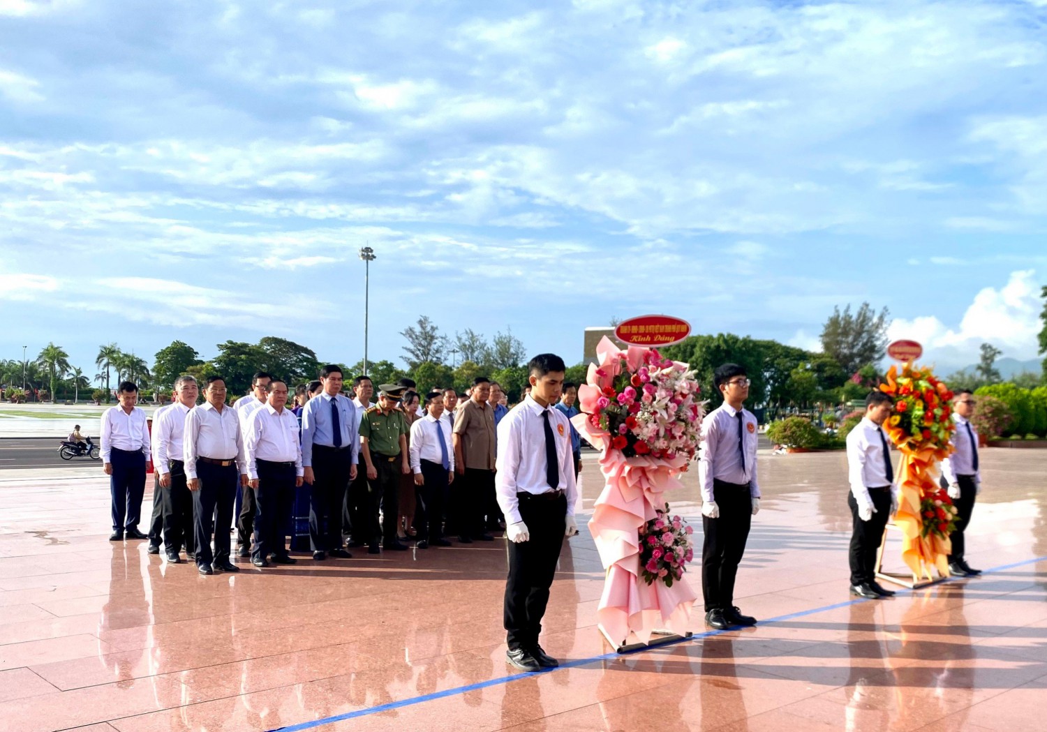 DangHoaTuongDaiNgSinhSac170524 01