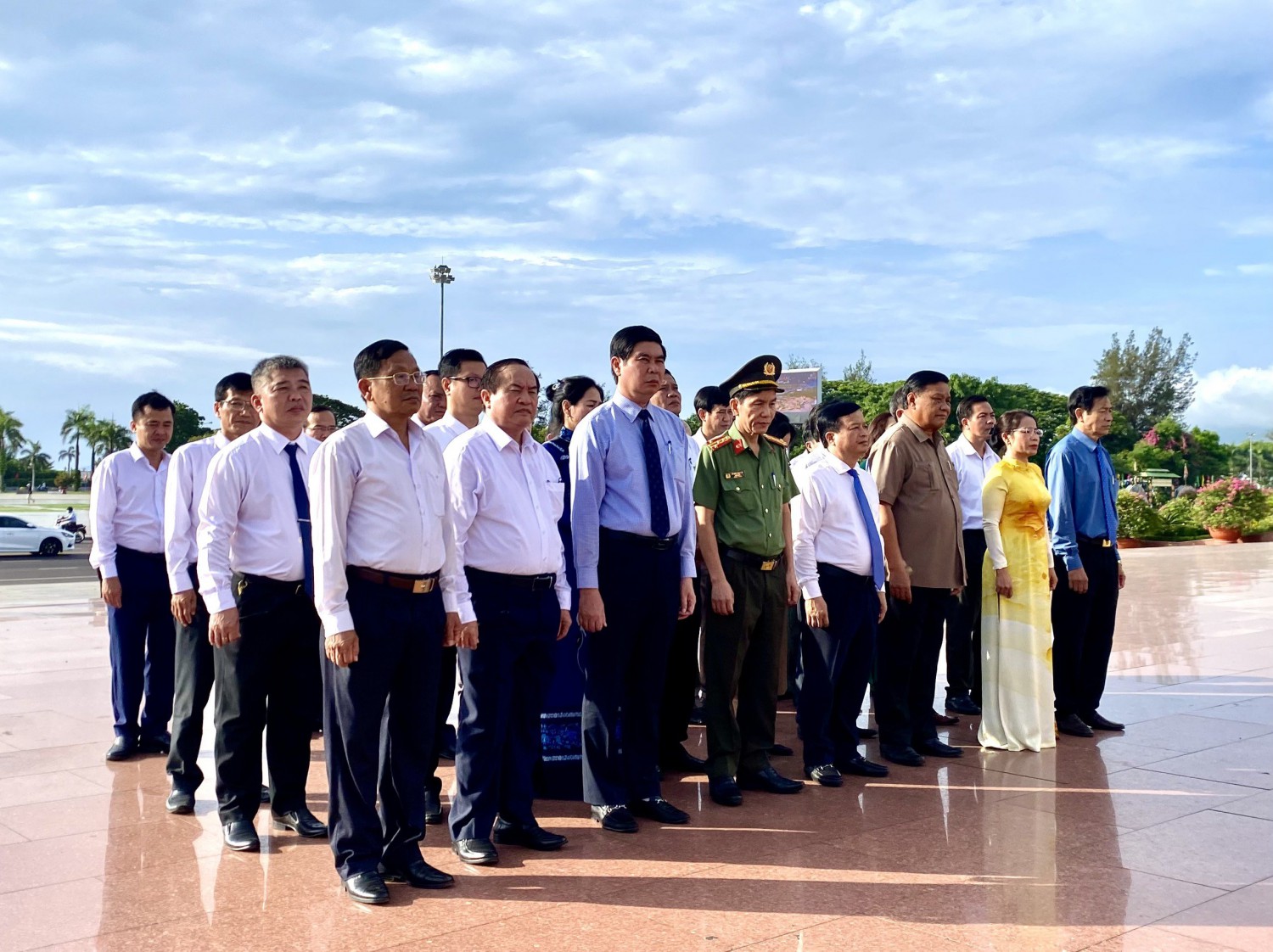 DangHoaTuongDaiNgSinhSac170524 02