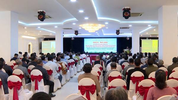 Hơn 200 Già làng, trưởng bản, người có uy tín thuộc 77 xã, phường phía Tây của tỉnh Gia Lai được bồi dưỡng nghiệp vụ công tác  thông tin tuyên truyền, thông tin đối ngoại