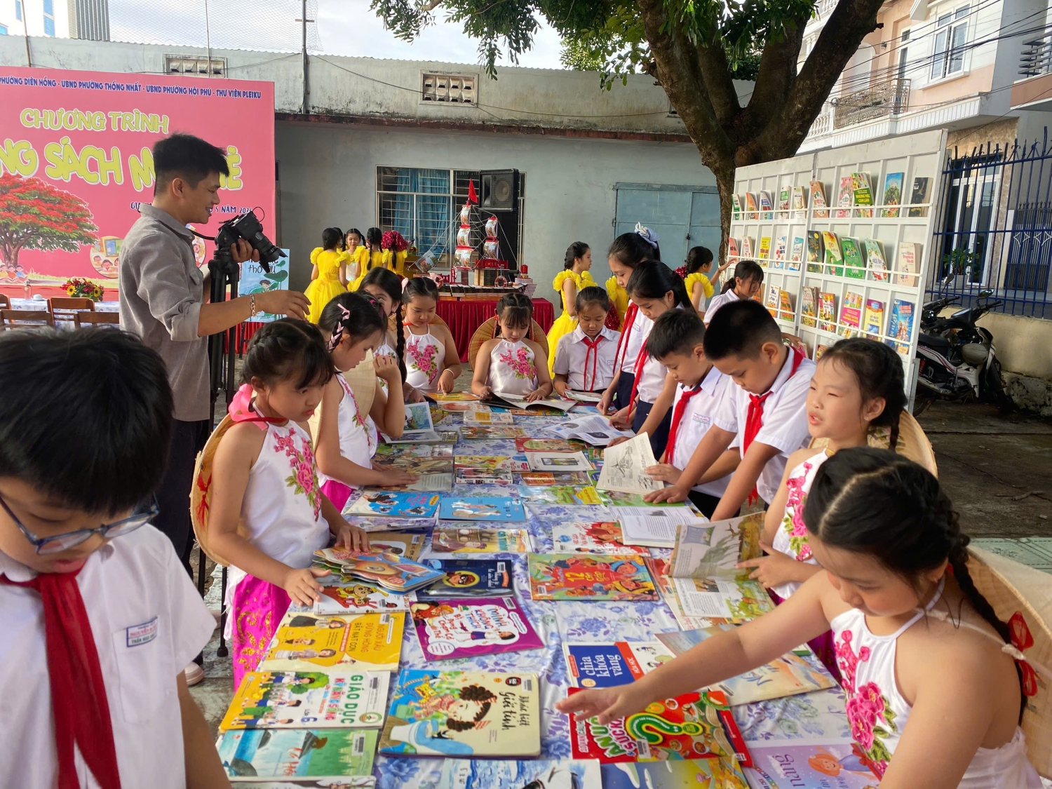 9 trang sach mua he 2026